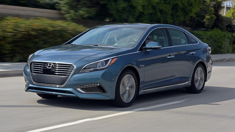 除了内饰用料考究动力充沛,插电版现代索纳塔还有什么优势让美国媒体如此看好?